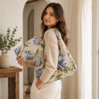 Magnolia Bloom szett – virágmintás női táska és neszesszer – Kék