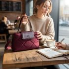 Milano Chic – elegáns steppelt női kézitáska vállpánttal