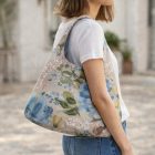 Tavaszi virágmintás női táska – belső zsebbel, patentos záródással